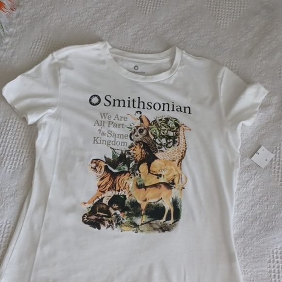 Smithsonian Tops - Smithsonian t-shirt NWT Med